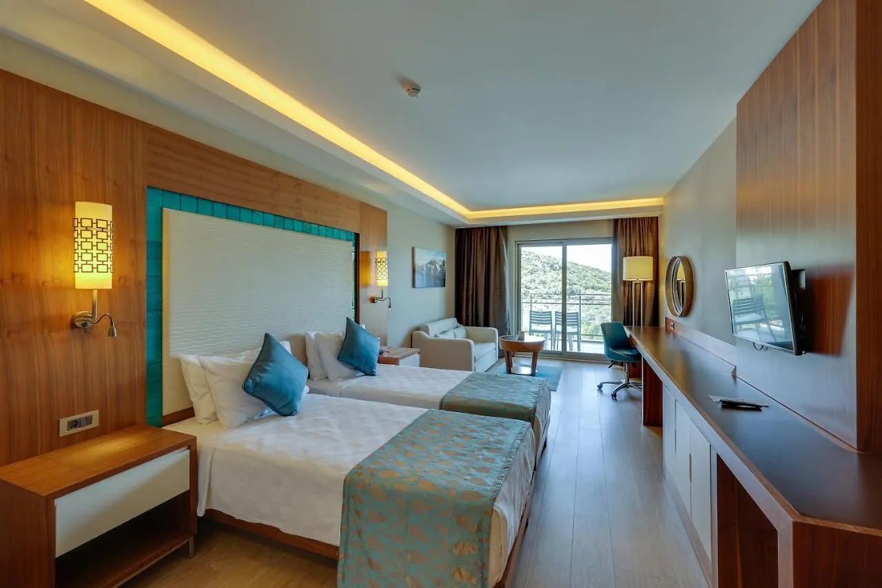 Ramada Hotel & Suites By Wyndham Kuşadası