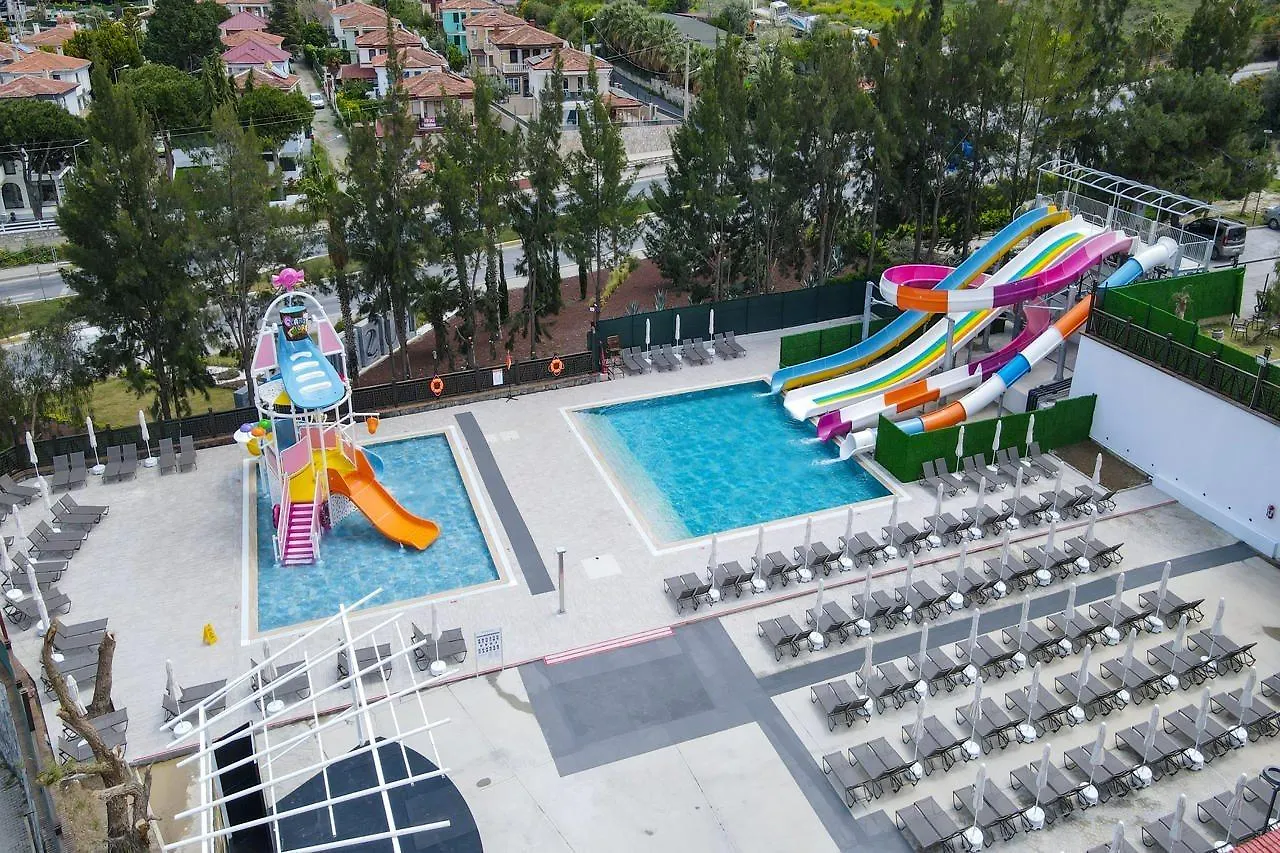 Ramada Hotel & Suites By Wyndham Kuşadası