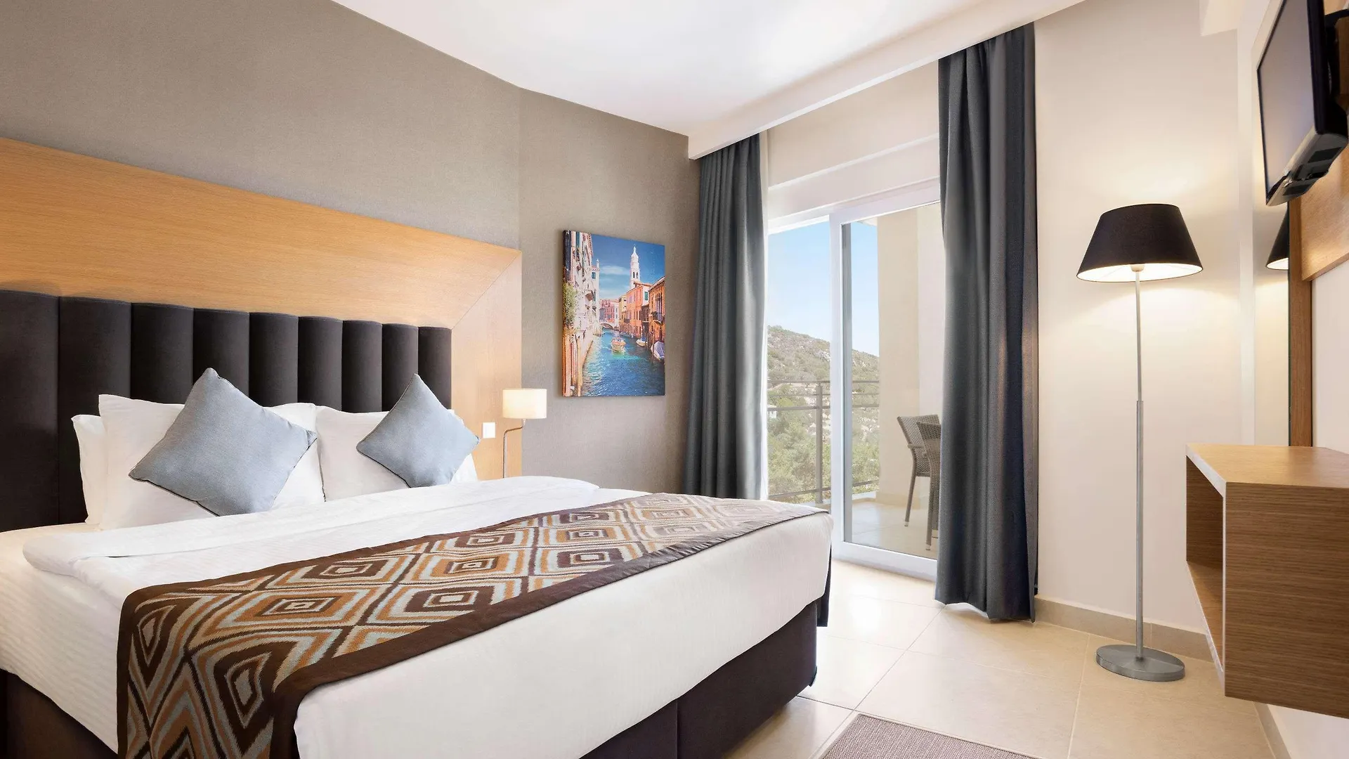 Ramada Hotel & Suites By Wyndham Kusadasi