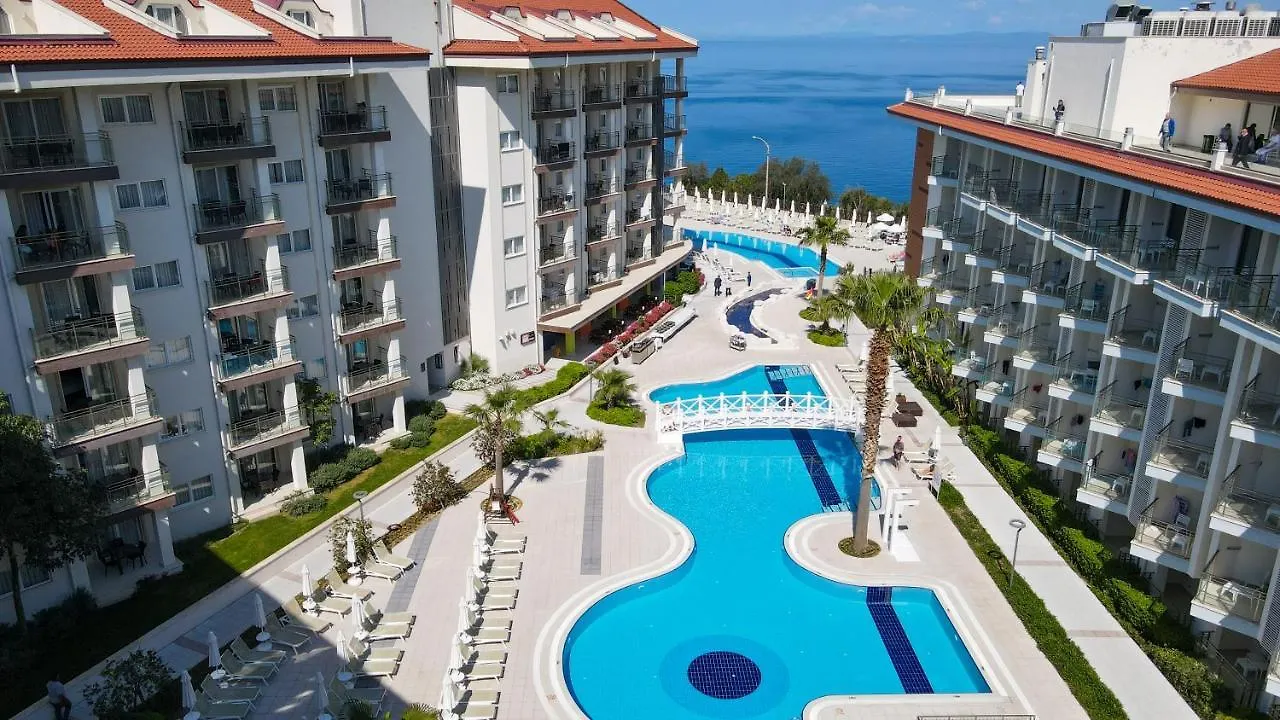 Ramada Hotel & Suites By Wyndham Kusadasi 4*,