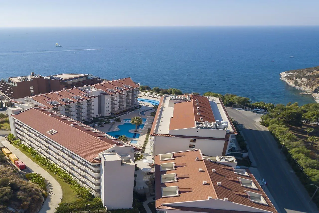 Ramada Hotel & Suites By Wyndham Kusadasi 4*,