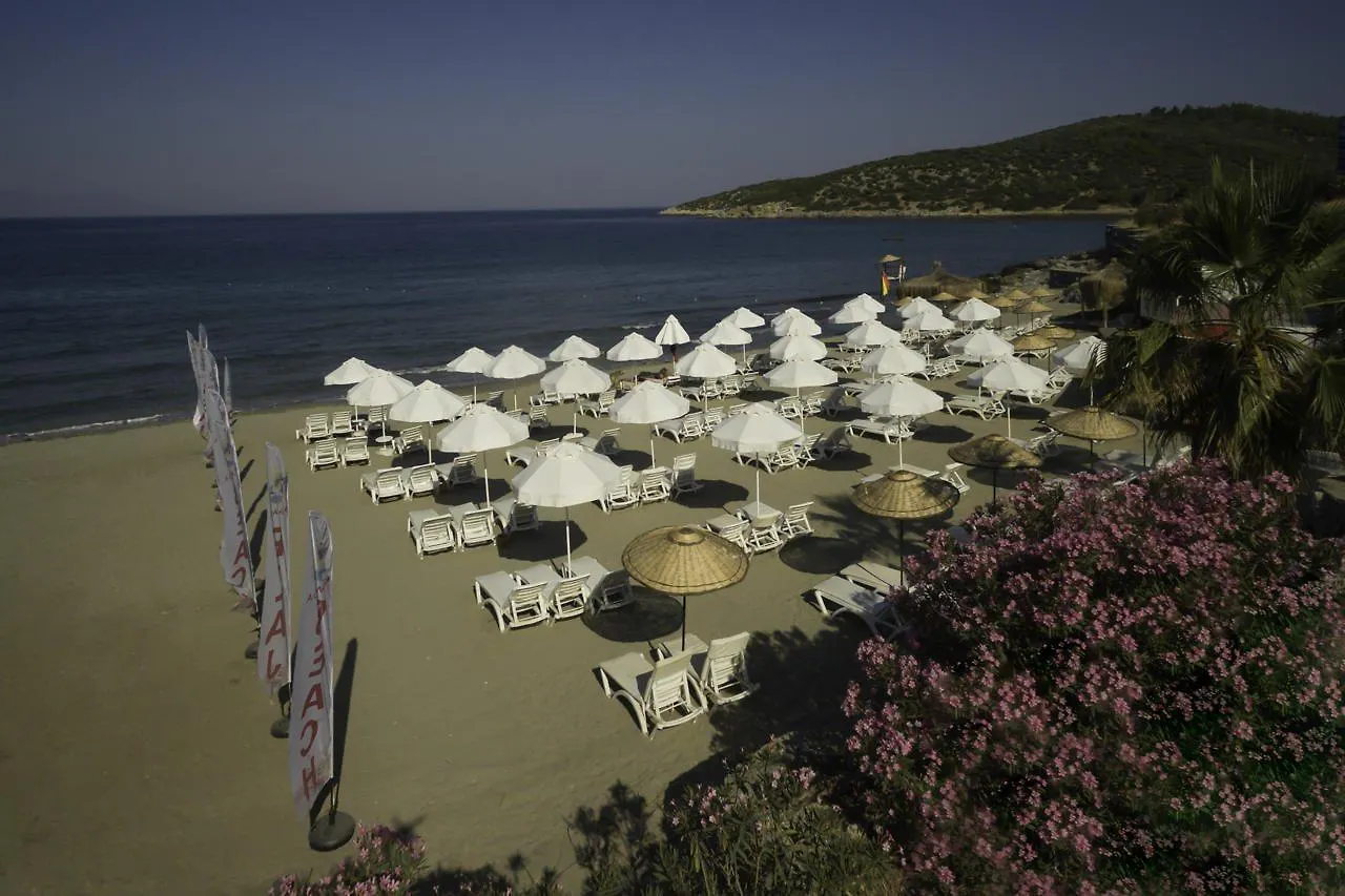 Ramada Hotel & Suites By Wyndham Kusadasi 4*,