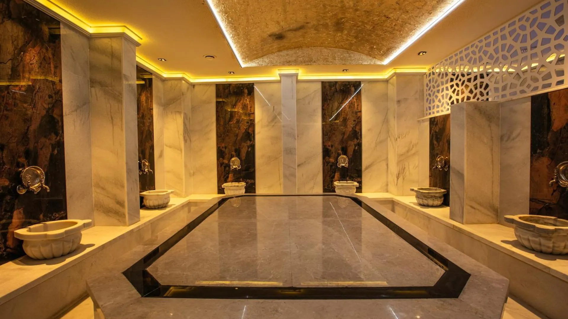 Ramada Hotel & Suites By Wyndham Kusadasi