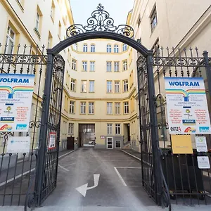 Margareten Long Apartament Viena