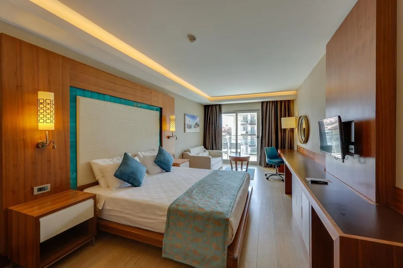 Ramada Hotel & Suites By Wyndham Kusadası