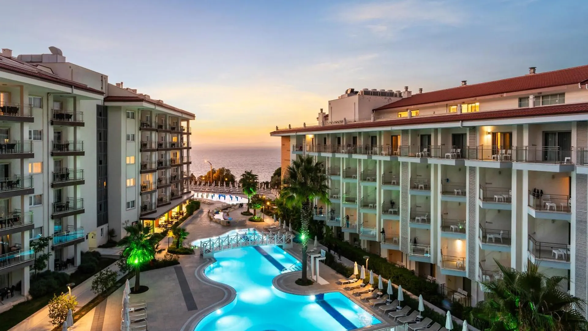 Ramada Hotel & Suites By Wyndham Kusadası
